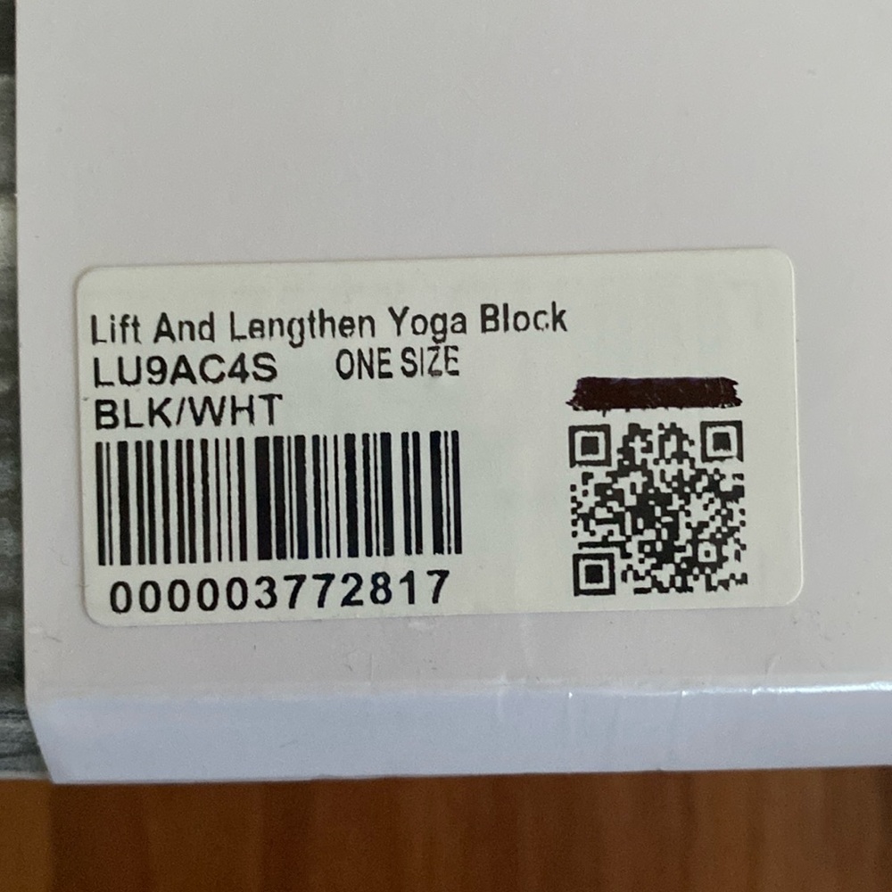 ❤️ Lululemon Lift and Lengthen Yoga Block Black & White NWT - Picture 6 of 8